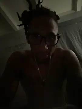 Snapshot of MTheRealrDLlongCrippler chatting on 12/14/25, 02:33 MTheRealrDLlongCrippler online show from 12/14/25, 02:33