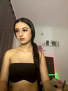 Snapshot of SOL_EF chatting on 11/28/25, 04:01 SOL EF online show from 11/28/25, 04:01