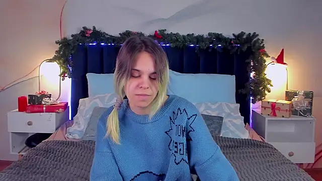 LiraBelle online show from 12/15/25, 03:23