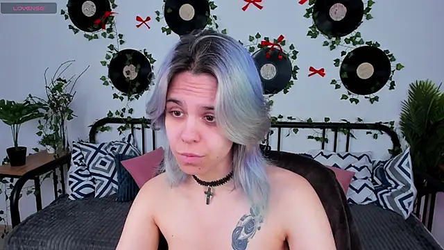 LiraBelle online show from 04/13/26, 03:10