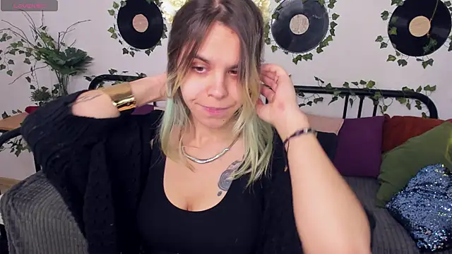 LiraBelle online show from 11/24/25, 03:28