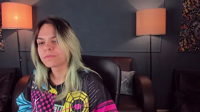 LiraBelle online show from 11/22/25, 04:44