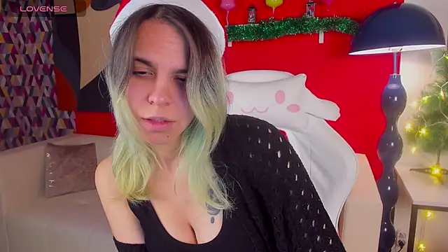 LiraBelle online show from 12/18/25, 03:22