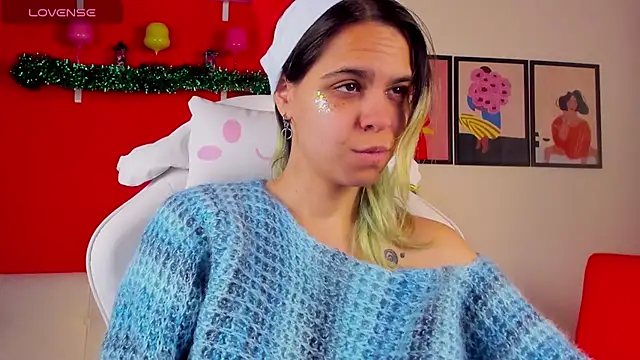 LiraBelle online show from 12/17/25, 03:22