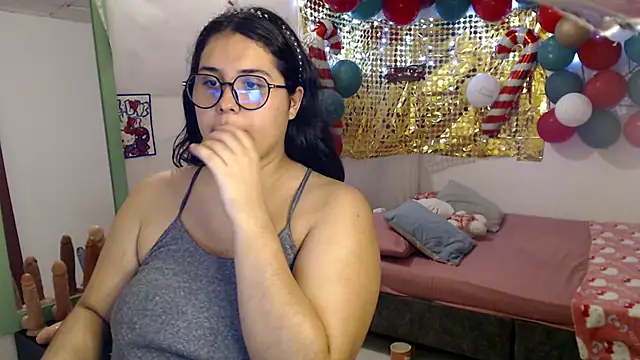 Snapshot of suckdreams19 chatting on 12/19/25, 02:04 suckdreams19 online show from 12/19/25, 02:04