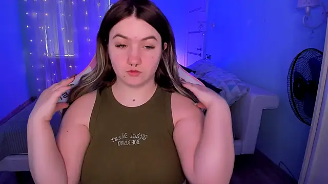 Snapshot of lovelyy_julia chatting on 02/21/26, 05:20 lovelyy julia online show from 02/21/26, 05:20