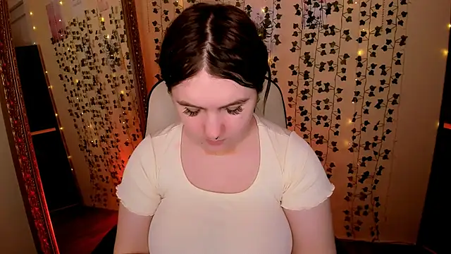 lovelyy julia online show from 03/05/26, 05:04