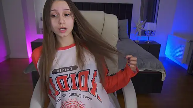 TinyNatalie online show from 02/17/26, 03:26