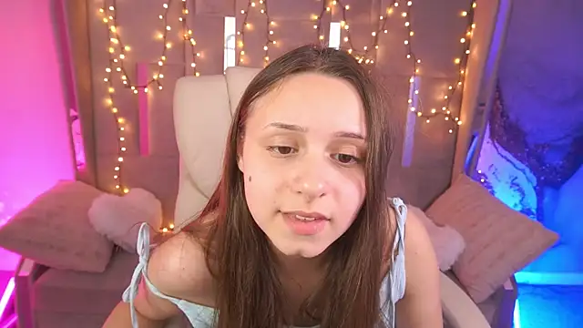 TinyNatalie online show from 05/08/26, 01:37