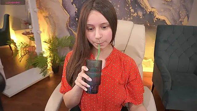 TinyNatalie online show from 05/26/26, 01:53