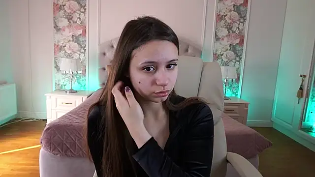 TinyNatalie online show from 04/14/26, 07:46