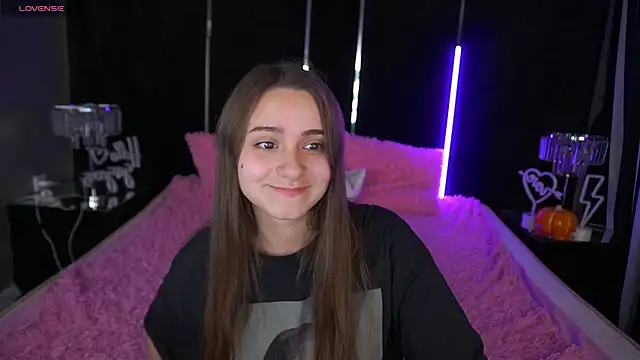 TinyNatalie online show from 11/26/25, 03:01