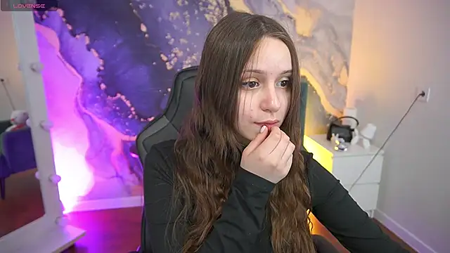 TinyNatalie online show from 04/18/26, 02:30