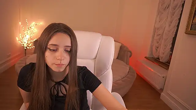 TinyNatalie online show from 12/18/25, 10:02