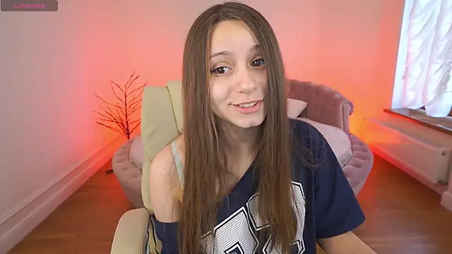 TinyNatalie online show from 04/11/26, 06:43