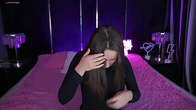 TinyNatalie online show from 12/02/25, 03:47