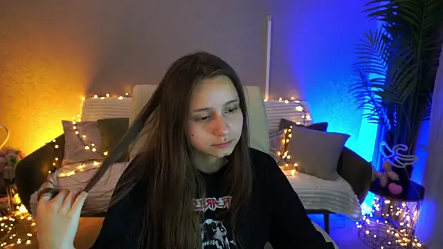 TinyNatalie online show from 05/18/26, 04:18