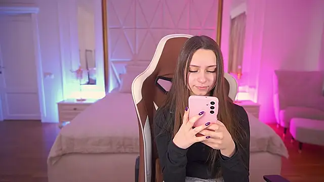 TinyNatalie online show from 02/12/26, 08:03