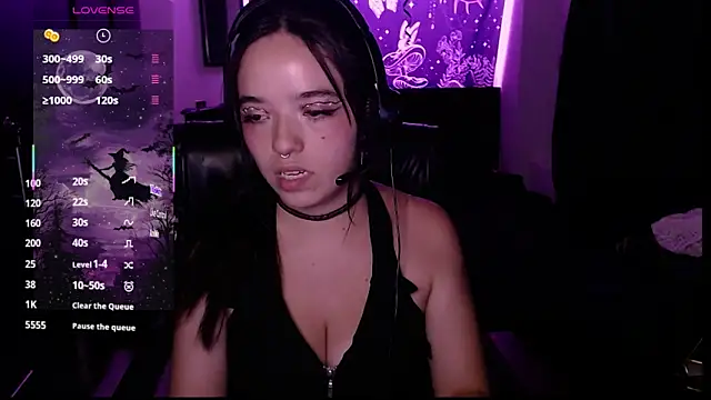 Snapshot of bella_montenegro01 chatting on 12/16/25, 11:09 bella montenegro01 online show from 12/16/25, 11:09