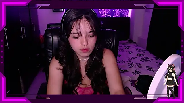 Snapshot of bella_montenegro01 chatting on 12/19/25, 12:36 bella montenegro01 online show from 12/19/25, 12:36