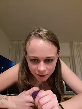 Snapshot of norafack33 chatting on 11/24/25, 05:24 norafack33 online show from 11/24/25, 05:24