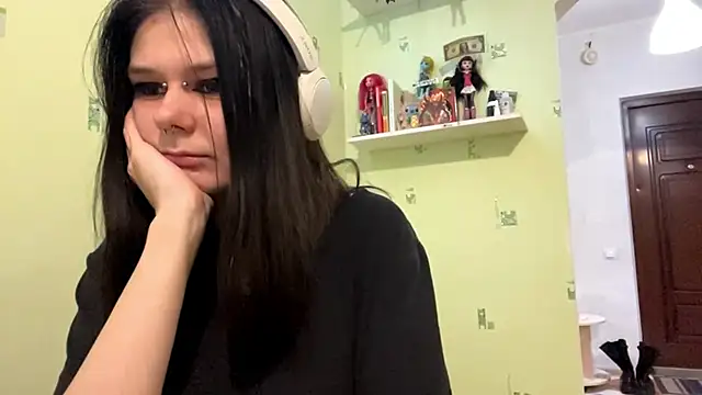 TraceeSchutt online show from 12/03/25, 08:30