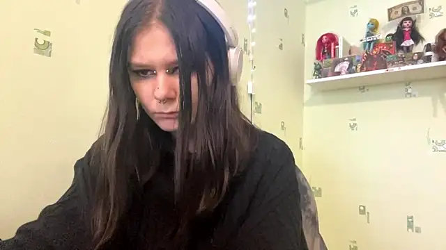 TraceeSchutt online show from 12/01/25, 10:16