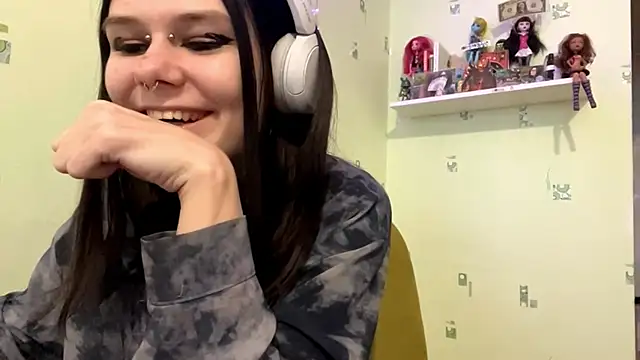 TraceeSchutt online show from 11/30/25, 12:39