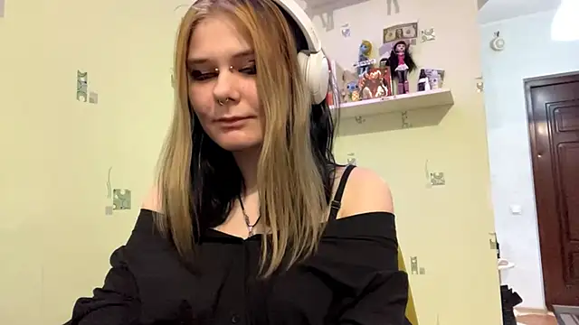 TraceeSchutt online show from 12/17/25, 08:14