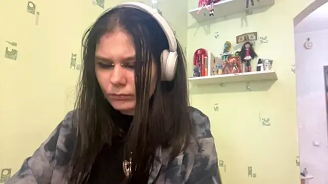 TraceeSchutt online show from 12/04/25, 12:15