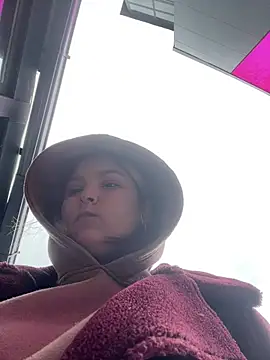 Snapshot of KateBurlesk chatting on 03/04/26, 09:06 KateBurlesk online show from 03/04/26, 09:06