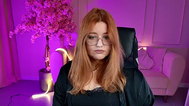 Snapshot of StaceyJensen chatting on 11/24/25, 05:29 StaceyJensen online show from 11/24/25, 05:29