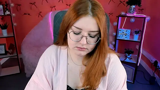 Snapshot of StaceyJensen chatting on 12/15/25, 09:26 StaceyJensen online show from 12/15/25, 09:26