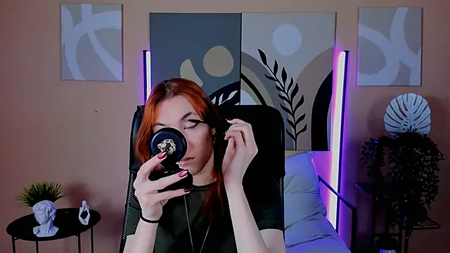 Snapshot of SierraHarper chatting on 12/01/25, 07:31 SierraHarper online show from 12/01/25, 07:31