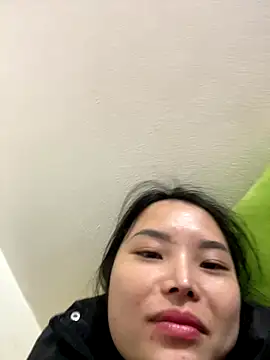 Snapshot of Hong8999 chatting on 12/02/25, 11:45 Hong8999 online show from 12/02/25, 11:45