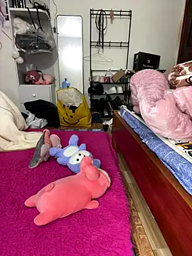 Snapshot of Hong8999 chatting on 12/15/25, 04:07 Hong8999 online show from 12/15/25, 04:07