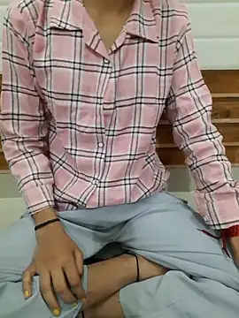 Snapshot of Alli8900 chatting on 11/24/25, 07:19 Alli8900 online show from 11/24/25, 07:19