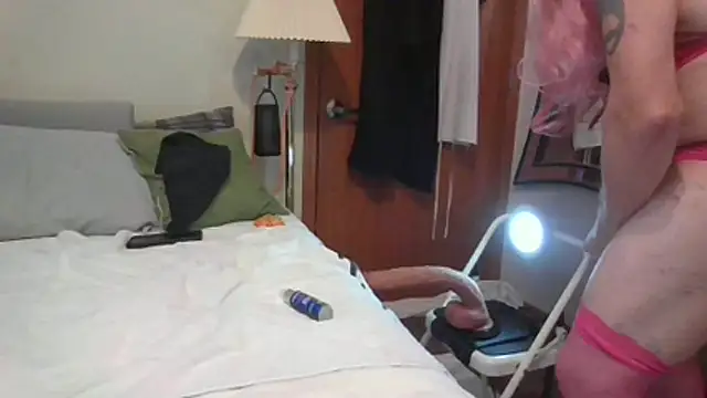 Snapshot of MasochSissy4U chatting on 12/01/25, 07:48 MasochSissy4U online show from 12/01/25, 07:48