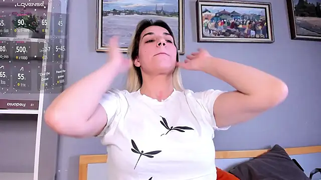 Snapshot of TideLunar chatting on 12/19/25, 06:05 TideLunar online show from 12/19/25, 06:05