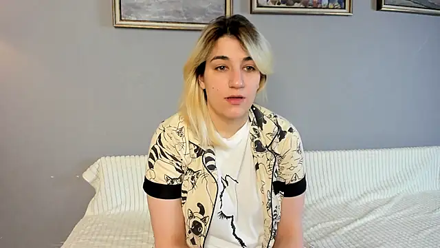 Snapshot of TideLunar chatting on 12/15/25, 05:57 TideLunar online show from 12/15/25, 05:57