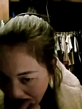 Snapshot of lynae-0 chatting on 11/22/25, 01:32 lynae-0 online show from 11/22/25, 01:32