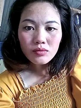 Snapshot of lynae-0 chatting on 11/24/25, 06:46 lynae-0 online show from 11/24/25, 06:46