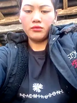 Snapshot of lynae-0 chatting on 11/30/25, 06:03 lynae-0 online show from 11/30/25, 06:03