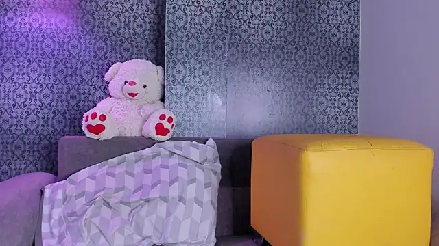 Snapshot of AmberRoses_ chatting on 11/27/25, 01:11 AmberRoses online show from 11/27/25, 01:11