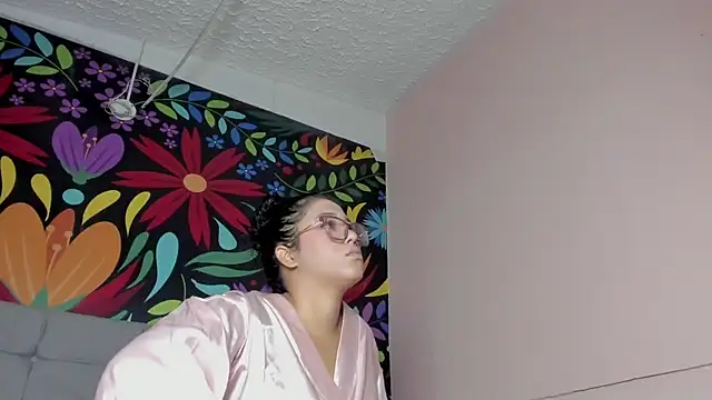 Snapshot of AmberRoses_ chatting on 11/26/25, 12:49 AmberRoses online show from 11/26/25, 12:49