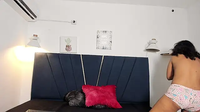 Snapshot of naomi_x0 chatting on 02/28/26, 05:40 naomi x0 online show from 02/28/26, 05:40