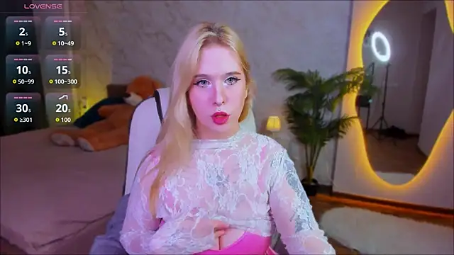 FrostLuna online show from 11/26/25, 01:44