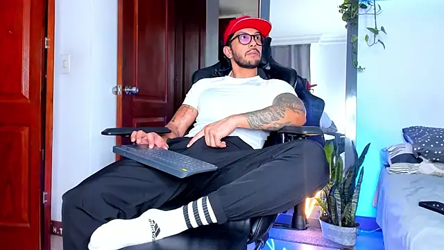 JotaCeliz online show from 12/16/25, 05:28