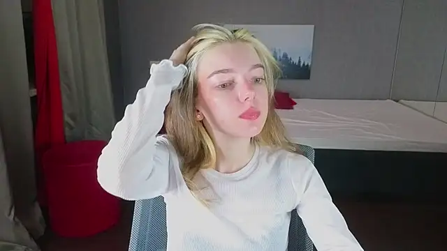 MILLIE MUR online show from 12/14/25, 05:13