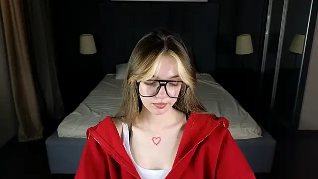 MILLIE MUR online show from 12/15/25, 05:57